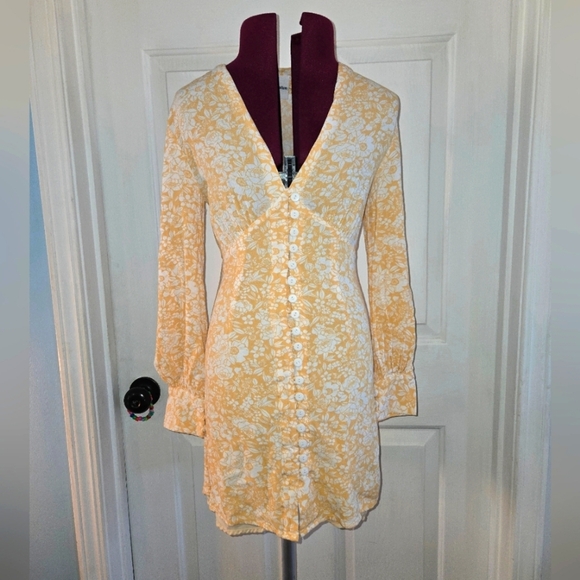Skylar + Madison Dresses & Skirts - Skylar + Madison V neck Long Sleeve Orange Floral Dress